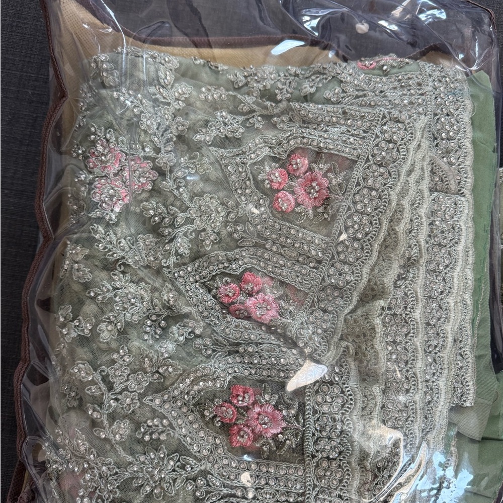 Net Saree - Picture 5 of 6